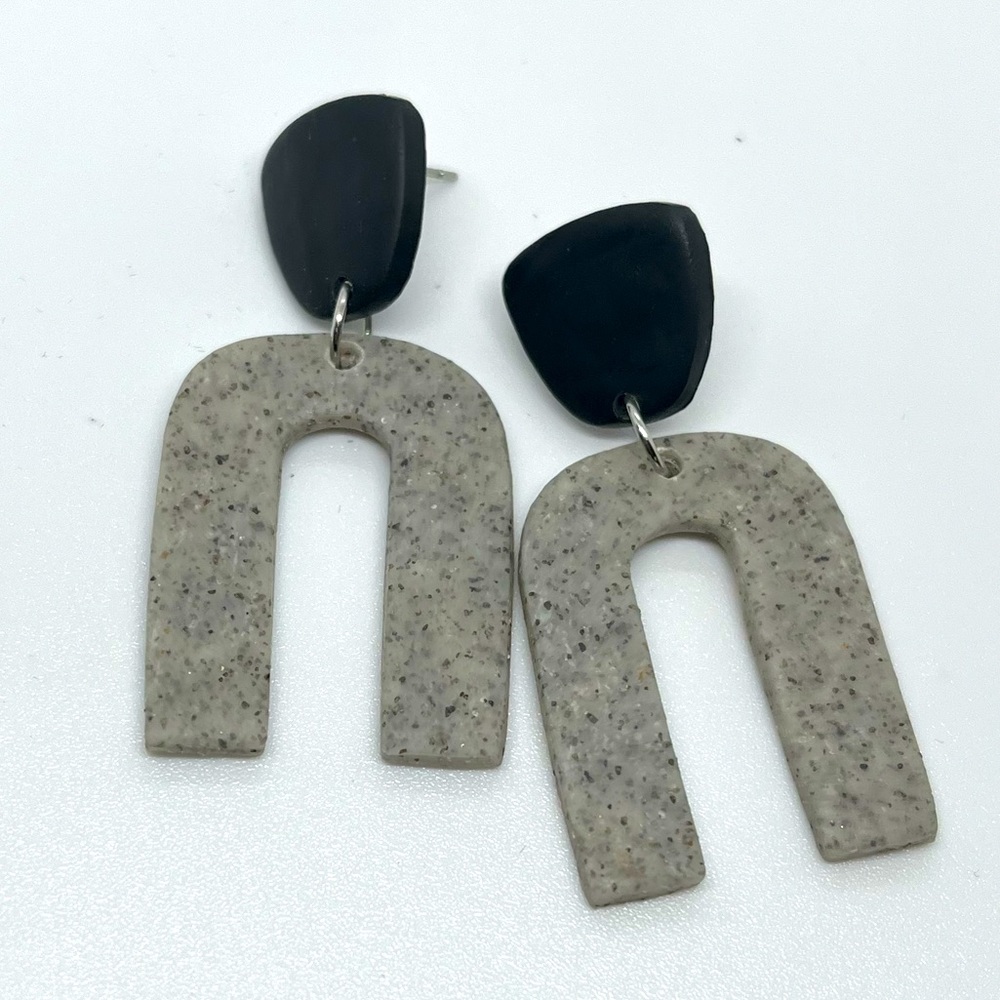 NWT Speckled Arch Style Earrings
